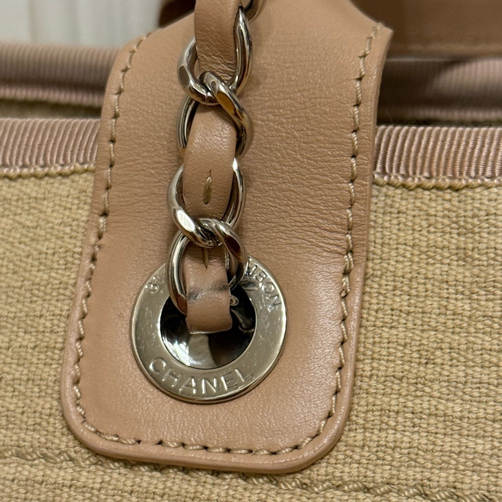CHANEL Small Deauville Tote in beige - Picture 5 of 16